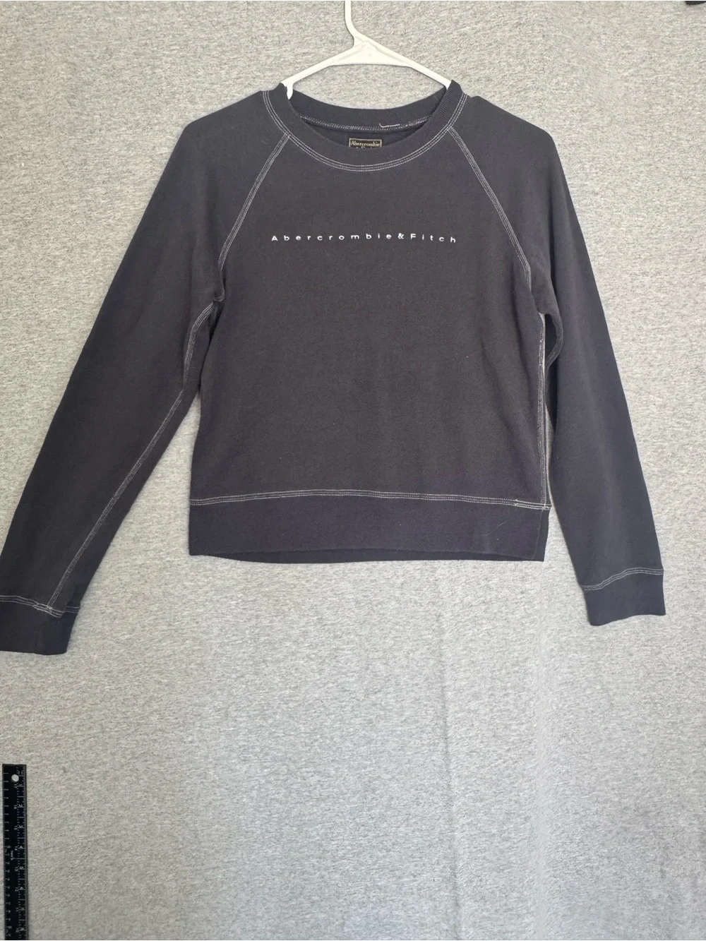 Abercrombie & Fitch Size Small Dark Navy Logo Crew Sweatshirt Y2K Normcore